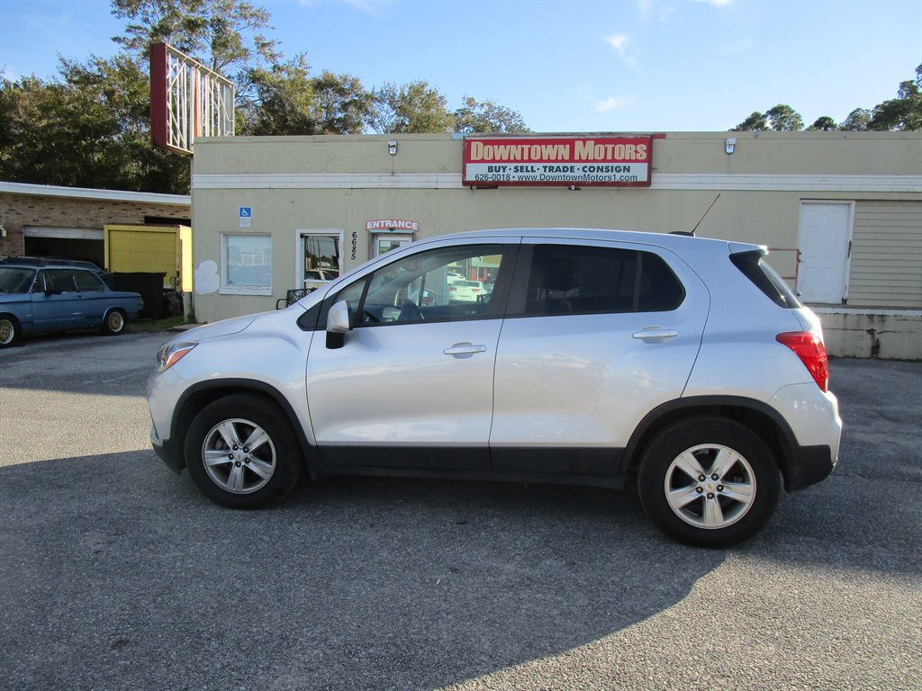 2020 Chevrolet Trax LS's photo