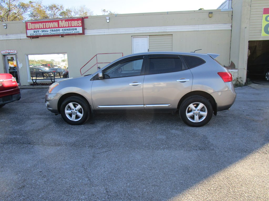 2013 Nissan Rogue S's photo