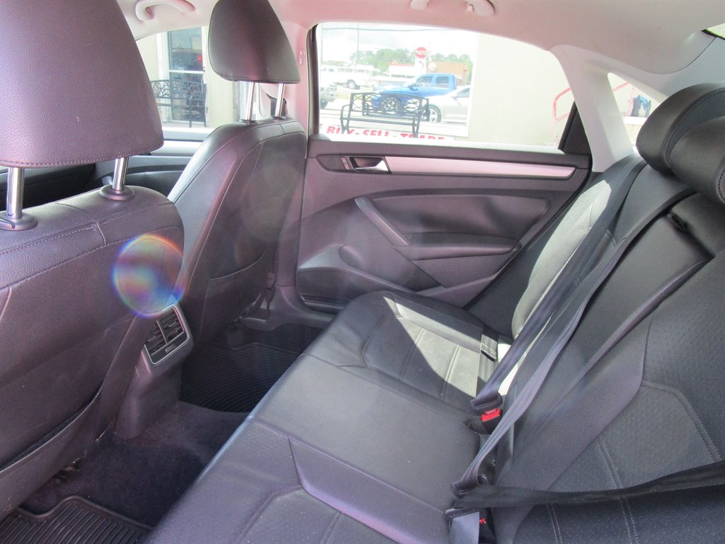 2014 Volkswagen Passat SE - Photo 8