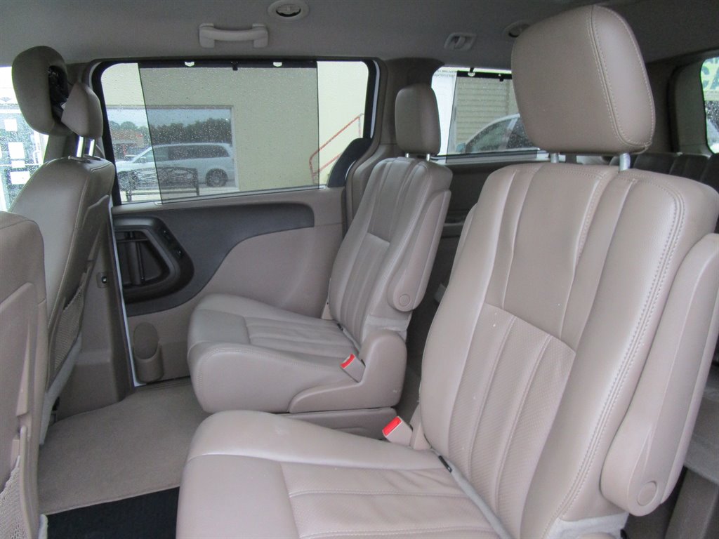 2015 Chrysler Town & Country Touring-L - Photo 6
