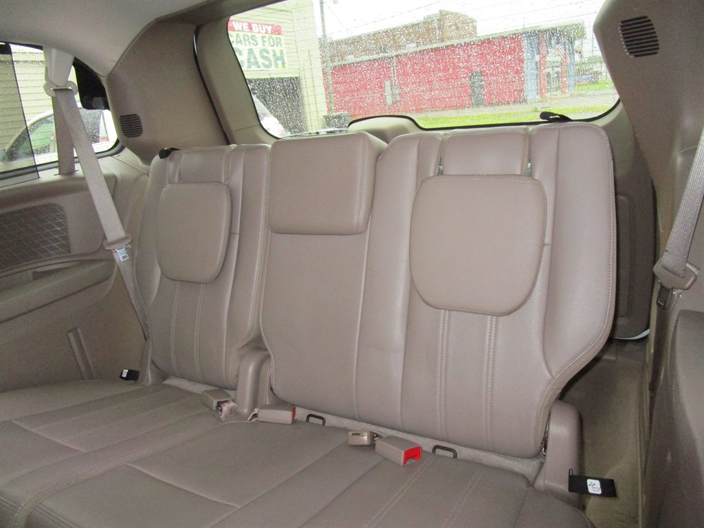 2015 Chrysler Town & Country Touring-L - Photo 7