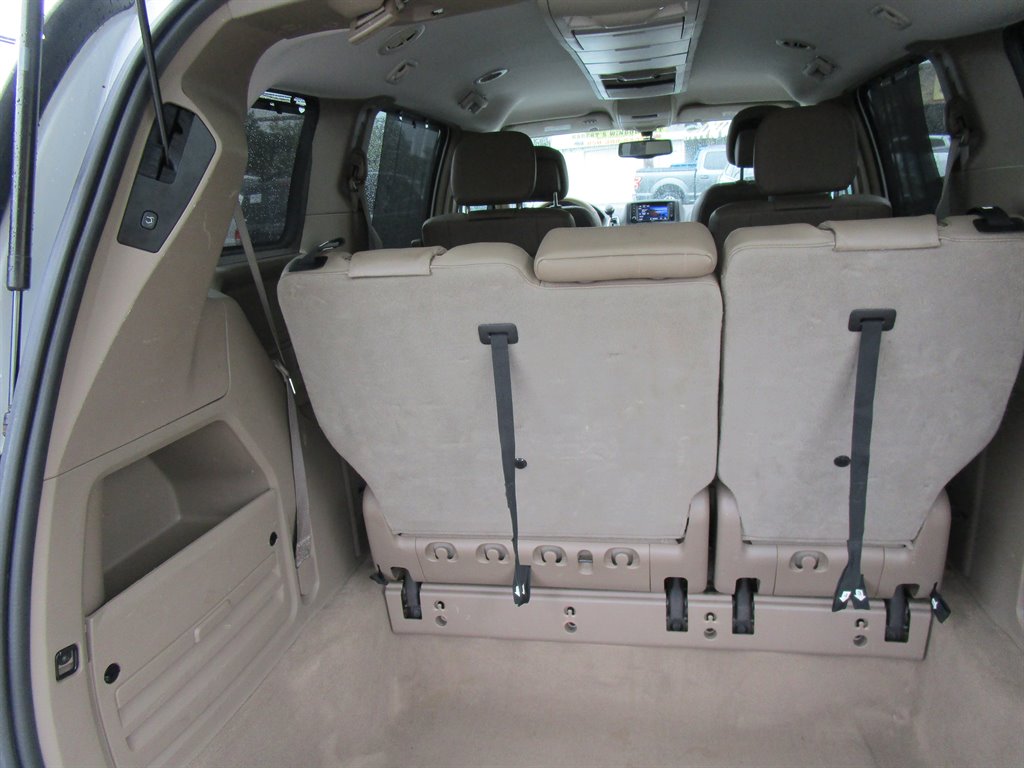 2015 Chrysler Town & Country Touring-L - Photo 8